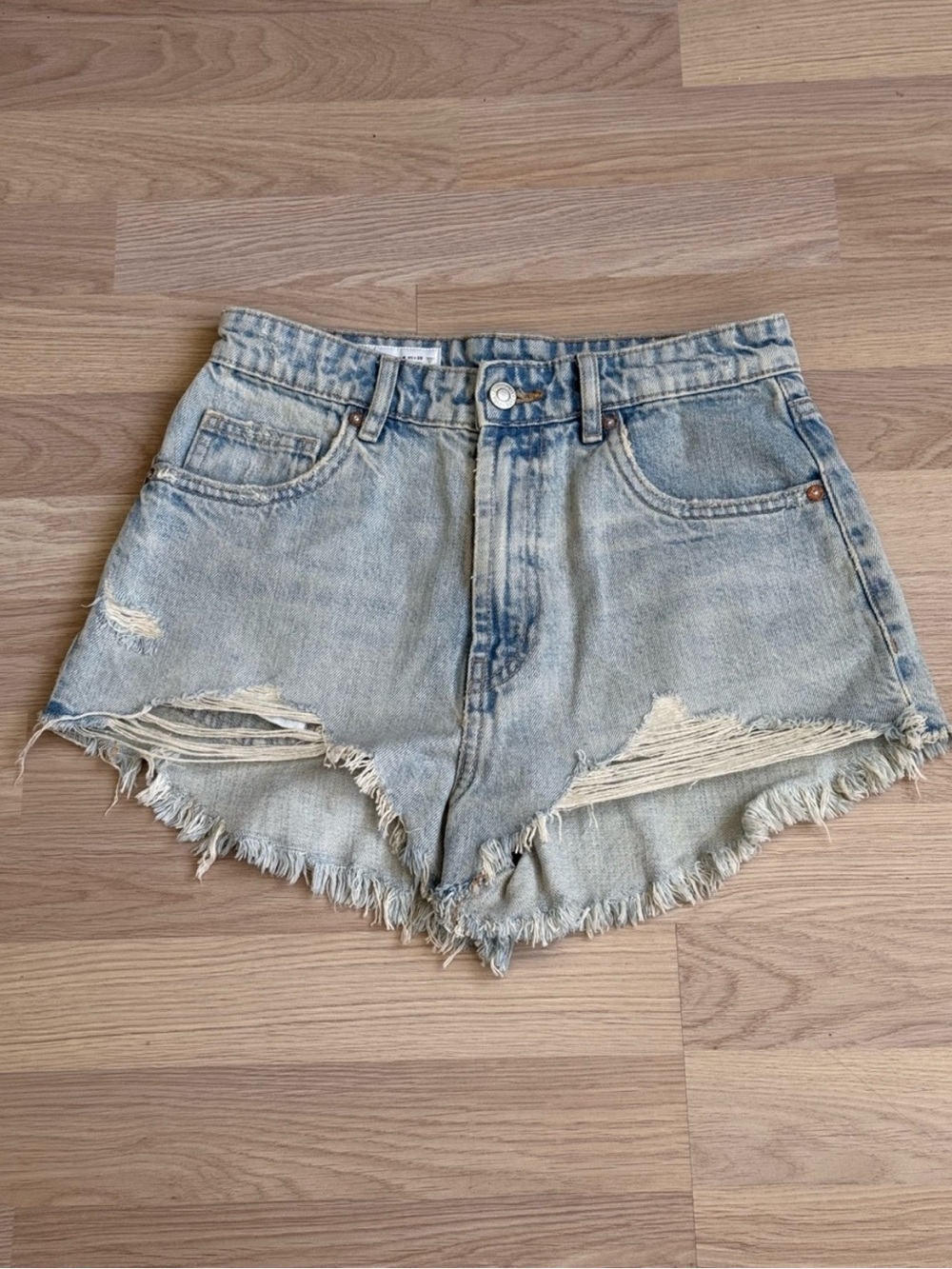 ZARA High-Rise Distressed Light Wash Denim Shorts size 4